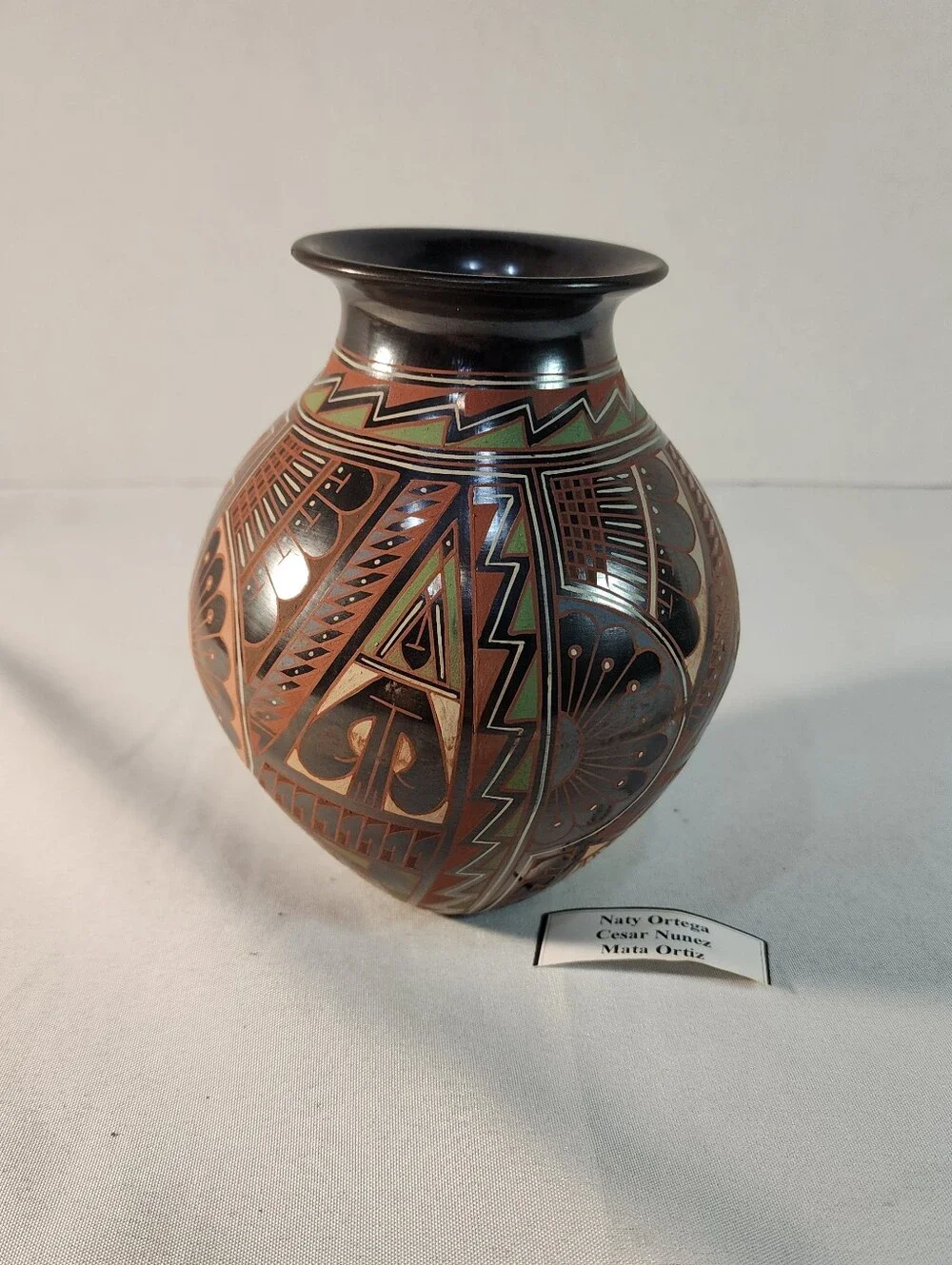 Handcrafted Olla, Mata Ortiz Pottery by Naty Ortega and Cesar Nunez